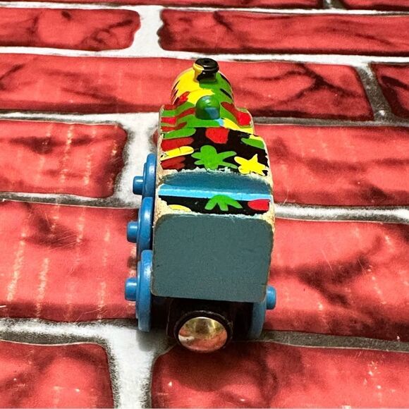 Thomas & Friends Railway PAINT SPLATTERED THOMAS Train - Picture 3 of 5